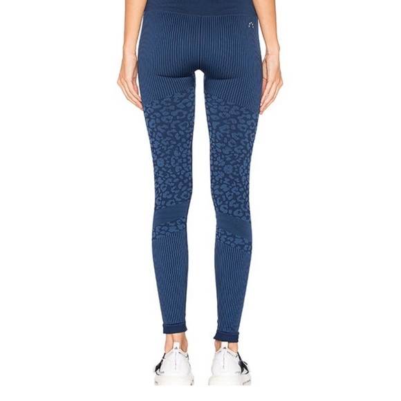 NWOT Revolve Varley Blue cheetah leggings - Picture 3 of 5